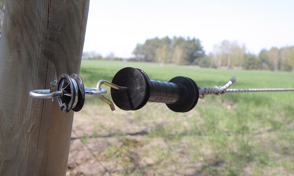 Montaż przejść bramowych w ogrodzeniach elektrycznych